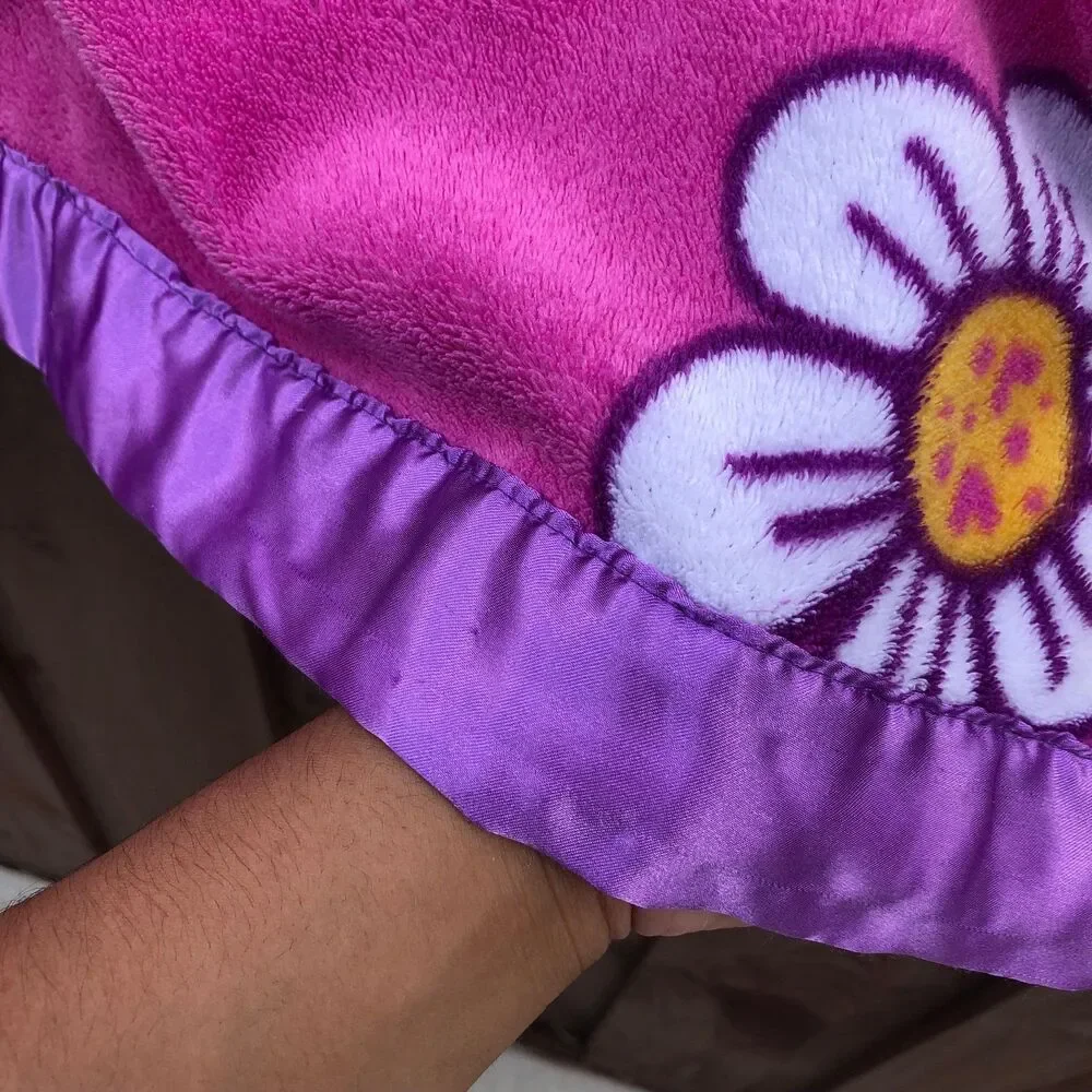 Minnie Mouse Blanket Disney Pink flowers Plush Blanket Purple Satin Trim 40x50in